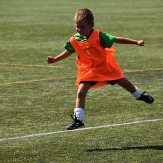 Participantes del Campus Villava durante una actividad de fútbol